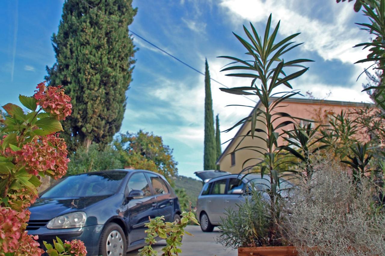 Apartments Skorup Ičići エクステリア 写真